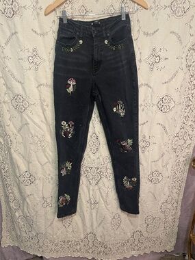 Hot topic: black mushroom mom jeans